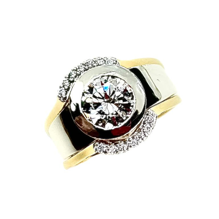 "BOLD BEZEL" Ring with Stack Bands