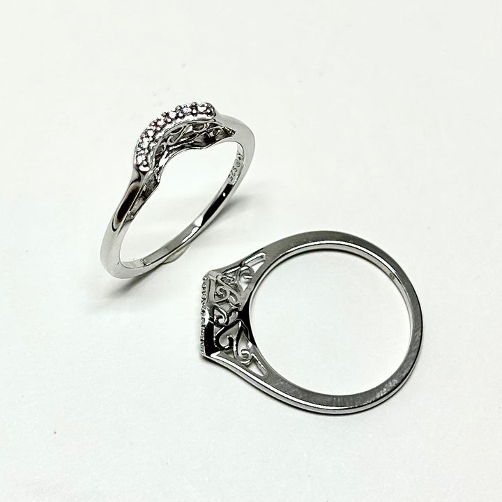 "BOLD BEZEL" Ring with Stack Bands